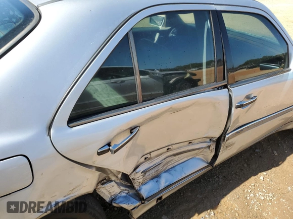 2000 Mercedes-Benz C 230 Kompressor with VIN WDBHA24G7YA817201, listed as a Copart auction lot 75837924 with 274,476 mi miles and Salvage Title. Bid and sale history available at carsss.com. Image 10.