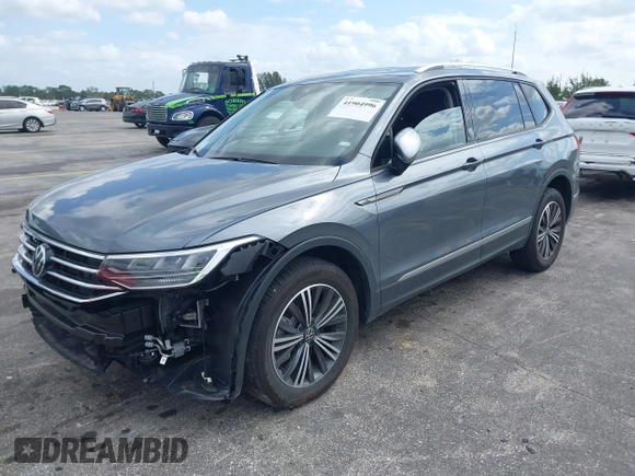 2024 Volkswagen Tiguan Wolfsburg Edition z VIN 3VV6B7AX3RM228613, wystawiony jako IAAI lot #41904996 z przebiegiem 3 129 mil mil oraz . Historia ofert i sprzedaży dostępna na DreamBid. Obrazek 19.
