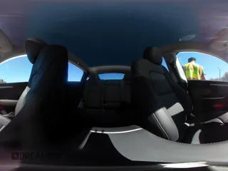 2024 Tesla Model Y Long Range z VIN 7SAYGDEE8RA262082, wystawiony jako IAAI lot #41834216 z przebiegiem 11 536 mil mil oraz . Historia ofert i sprzedaży dostępna na DreamBid. Obrazek 22.