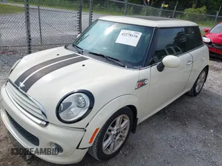 2011 MINI Hardtop z VIN WMWSU3C53BT182779, wystawiony jako IAAI lot #42278116 z przebiegiem 83 970 mil mil oraz . Historia ofert i sprzedaży dostępna na DreamBid. Obrazek 2.