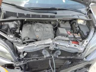 2018 Toyota Sienna SE with VIN 5TDXZ3DC5JS921882, listed as a Copart auction lot 62347815 with 136,472 mi miles and Salvage title. Bid and sale history available at DreamBid. Image 11.