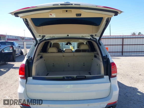 2014 BMW X5 sDrive35i with VIN 5UXKR2C53E0C01692, listed as a IAAI auction lot 41727216 with 135,985 mi miles. Bid and sale history available at carsss.com. Image 17.