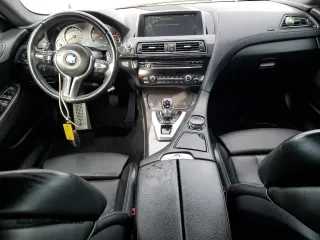 2015 BMW M6 z VIN WBS6C9C58FD467819, wystawiony jako Copart lot #70903944 z przebiegiem 85 596 mil mil oraz Szkoda całkowita • Salvage title. Historia ofert i sprzedaży dostępna na DreamBid. Obrazek 8.