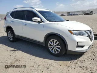 2020 Nissan Rogue SV z VIN KNMAT2MT6LP529864, wystawiony jako Copart lot #49717705 z przebiegiem 83 908 mil mil oraz Szkoda całkowita • Salvage title. Historia ofert i sprzedaży dostępna na DreamBid. Obrazek 4.