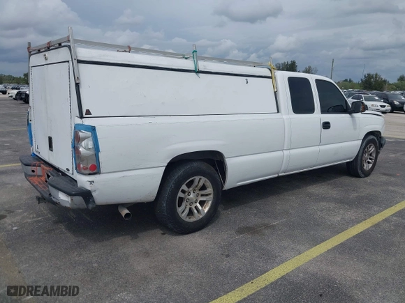 2005 Chevrolet Silverado 1500 LS with VIN 1GCEC19VX5E177408, listed as a IAAI auction lot 41758362 with 198,662 mi miles. Bid and sale history available at carsss.com. Image 4.