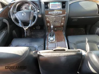 2018 Nissan Armada SL z VIN JN8AY2NC2J9556940, wystawiony jako Copart lot #85341904 z przebiegiem 133 725 mil mil oraz Szkoda całkowita • Salvage title. Historia ofert i sprzedaży dostępna na DreamBid. Obrazek 8.
