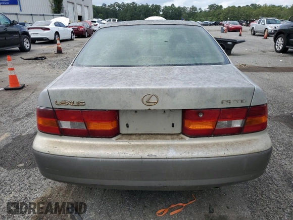 1998 Lexus ES 300 z VIN JT8BF28G5W5036541, wystawiony jako Copart lot #58098805 z przebiegiem Nie podano mil oraz Czysty tytuł • Clean title. Historia ofert i sprzedaży dostępna na DreamBid. Obrazek 6.