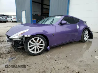 2015 Nissan 370Z z VIN JN1AZ4EH1FM442211, wystawiony jako Copart lot #48421225 z przebiegiem 113 558 mil mil oraz Czysty tytuł • Clean title. Historia ofert i sprzedaży dostępna na DreamBid. Obrazek 1.