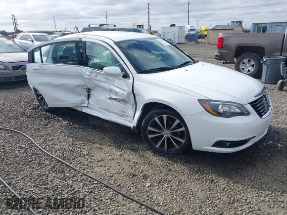 2013 Chrysler 200 Limited with VIN 1C3CCBCG7DN690139, listed as a IAAI auction lot 41744141 with 77,428 mi miles. Bid and sale history available at carsss.com. Image 1.