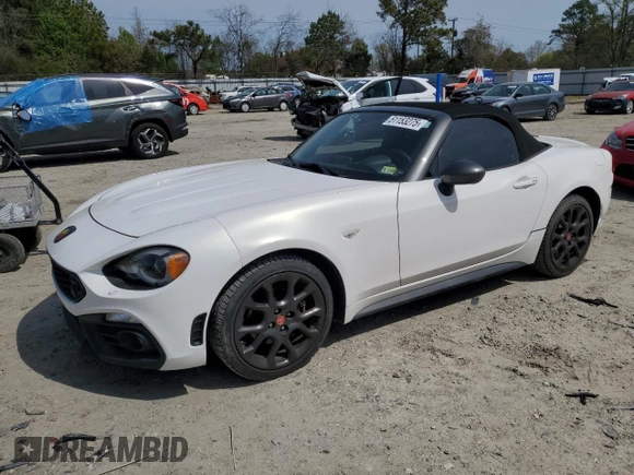 2017 FIAT 124 Spider Lusso z VIN JC1NFAEK0H0116019, wystawiony jako Copart lot #51153275 z przebiegiem 41 415 mil mil oraz Szkoda całkowita • Salvage title. Historia ofert i sprzedaży dostępna na DreamBid. Obrazek 1.