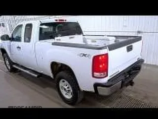 2011 GMC Sierra 2500HD Work Truck z VIN 1GT22ZCGXBZ435266, wystawiony jako IAAI lot #42532692 z przebiegiem 222 069 mil mil oraz . Historia ofert i sprzedaży dostępna na DreamBid. Obrazek 39.