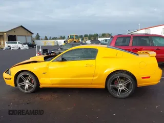 2007 Ford Mustang GT Deluxe z VIN 1ZVFT82H175334728, wystawiony jako IAAI lot #41609794 z przebiegiem 181 002 mil mil oraz . Historia ofert i sprzedaży dostępna na DreamBid. Obrazek 14.