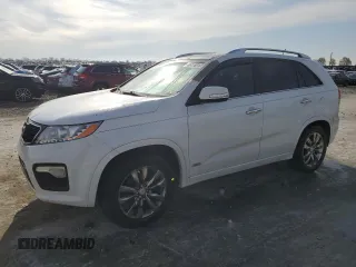 2013 Kia Sorento SX z VIN 5XYKWDA28DG386973, wystawiony jako Copart lot #51502155 z przebiegiem 173 517 mil mil oraz Czysty tytuł • Clean title. Historia ofert i sprzedaży dostępna na DreamBid. Obrazek 1.