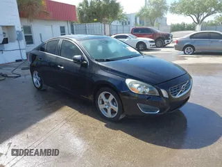 2012 Volvo S60 T5 z VIN YV1622FS2C2092353, wystawiony jako IAAI lot #41872196 z przebiegiem Nie podano mil oraz . Historia ofert i sprzedaży dostępna na DreamBid. Obrazek 1.