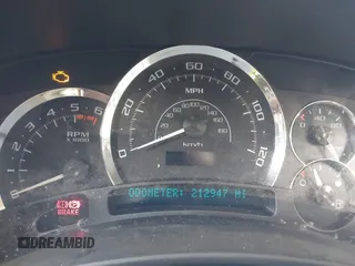 2005 Cadillac Escalade z VIN 1GYEC63T05R133618, wystawiony jako IAAI lot #41540610 z przebiegiem 212 947 mil mil oraz . Historia ofert i sprzedaży dostępna na DreamBid. Obrazek 7.
