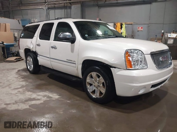 2013 GMC Yukon XL SLT with VIN 1GKS2KE76DR370332, listed as a IAAI auction lot 41646274 with 171,759 mi miles. Bid and sale history available at carsss.com. Image 1.