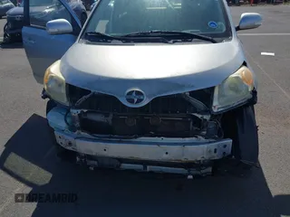 2010 Scion xD z VIN JTKKU4B4XAJ052857, wystawiony jako IAAI lot #42654516 z przebiegiem 86 607 mil mil oraz . Historia ofert i sprzedaży dostępna na DreamBid. Obrazek 6.