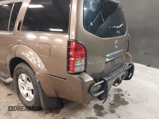 2005 Nissan Pathfinder SE z VIN 5N1AR18W65C703936, wystawiony jako IAAI lot #41271670 z przebiegiem 129 744 mil mil oraz . Historia ofert i sprzedaży dostępna na DreamBid. Obrazek 6.