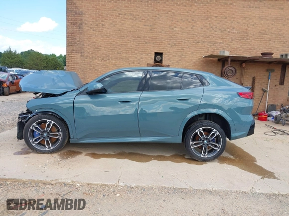 2025 BMW X2 xDrive28i z VIN WBX63GM01S5075478, wystawiony jako IAAI lot #41919737 z przebiegiem 219 mil mil oraz . Historia ofert i sprzedaży dostępna na DreamBid. Obrazek 14.