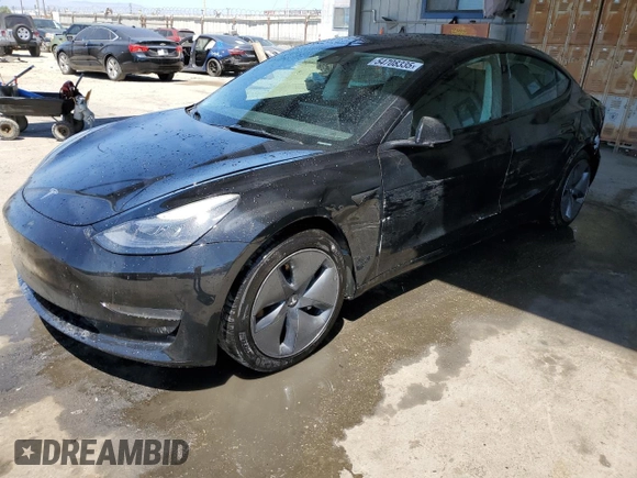 2023 Tesla Model 3 z VIN 5YJ3E1EA3PF385877, wystawiony jako Copart lot #54708335 z przebiegiem 20 902 mil mil oraz Szkoda całkowita • Salvage title. Historia ofert i sprzedaży dostępna na DreamBid. Obrazek 1.