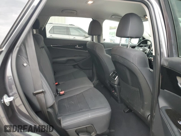 2019 Kia Sorento LX z VIN 5XYPG4A34KG534173, wystawiony jako Copart lot #57404535 z przebiegiem 112 688 mil mil oraz Szkoda całkowita • Salvage title. Historia ofert i sprzedaży dostępna na DreamBid. Obrazek 11.