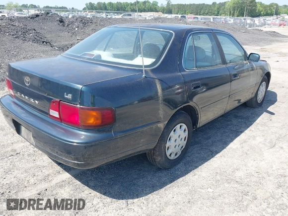 1995 Toyota Camry LE z VIN 4T1SK12E3SU576500, wystawiony jako IAAI lot #42186816 z przebiegiem 216 809 mil mil oraz . Historia ofert i sprzedaży dostępna na DreamBid. Obrazek 4.