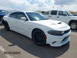 2015 Dodge Charger RT z VIN 2C3CDXCT4FH745861, wystawiony jako IAAI lot #42206349 z przebiegiem 136 061 mil mil oraz . Historia ofert i sprzedaży dostępna na DreamBid. Obrazek 1.