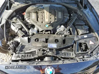 2013 BMW 5 Series 550i xDrive z VIN WBAFU9C59DDY72859, wystawiony jako Copart lot #56211465 z przebiegiem 98 620 mil mil oraz Szkoda całkowita • Salvage title. Historia ofert i sprzedaży dostępna na DreamBid. Obrazek 11.