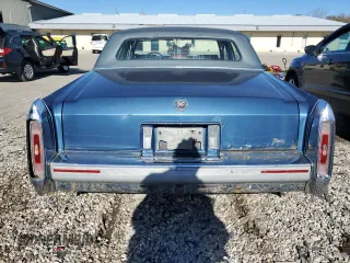 1992 Cadillac Brougham z VIN 1G6DW54E7NR707492, wystawiony jako Copart lot #79950214 z przebiegiem 263 624 mil mil oraz Tytuł czysty. Historia ofert i sprzedaży dostępna na DreamBid. Obrazek 6.