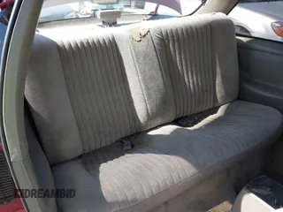 1994 Chevrolet Beretta z VIN 1G1LV15M9RY253342, wystawiony jako IAAI lot #42047160 z przebiegiem 131 763 mil mil oraz . Historia ofert i sprzedaży dostępna na DreamBid. Obrazek 8.