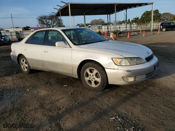 1998 Lexus ES 300 Luxury Sport Sdn with VIN JT8BF28G5W5035874, listed as a Copart auction lot 45232315 with NaN miles and Clean Title. Bid and sale history available at carsss.com. Image 4.