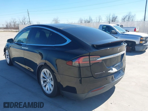2017 Tesla Model X 90D z VIN 5YJXCAE28HF059140, wystawiony jako IAAI lot #41648518 z przebiegiem Nie podano mil oraz . Historia ofert i sprzedaży dostępna na DreamBid. Obrazek 3.