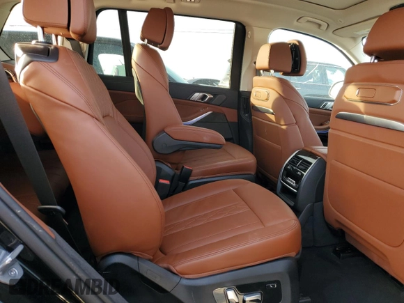 2024 BMW X7 xDrive40i with VIN 5UX23EM02R9V74498, listed as a Copart auction lot 82668234 with 9,469 mi miles and Salvage Title. Bid and sale history available at carsss.com. Image 11.
