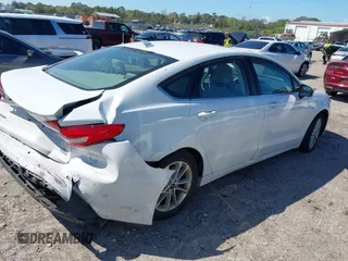 2020 Ford Fusion SE with VIN 3FA6P0HDXLR104549, listed as a IAAI auction lot 41790043 with 31,368 mi miles. Bid and sale history available at carsss.com. Image 4.