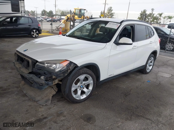 2015 BMW X1 sDrive28i with VIN WBAVM1C53FV318663, listed as a IAAI auction lot 41711526 with 182,204 mi miles. Bid and sale history available at carsss.com. Image 17.