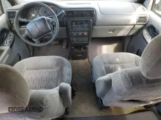 2000 Chevrolet Venture LT 1SD z VIN 1GNDX03E3YD337987, wystawiony jako Copart lot #71485544 z przebiegiem 223 183 mil mil oraz Szkody całkowita. Historia ofert i sprzedaży dostępna na DreamBid. Obrazek 8.