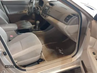 2004 Toyota Camry LE z VIN 4T1BE32K84U896326, wystawiony jako IAAI lot #42409807 z przebiegiem 163 984 mil mil oraz . Historia ofert i sprzedaży dostępna na DreamBid. Obrazek 5.