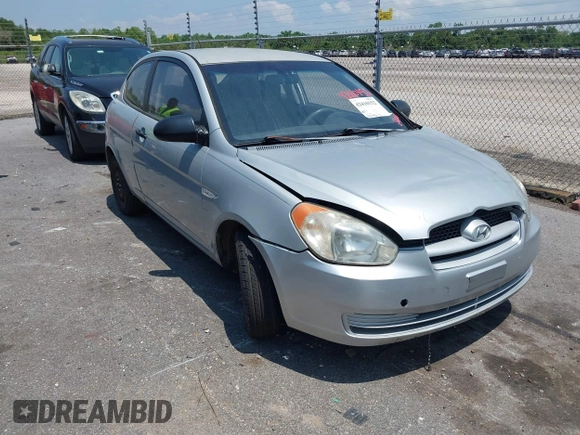 2008 Hyundai Accent GS z VIN KMHCM36C98U066163, wystawiony jako IAAI lot #42410152 z przebiegiem 196 656 mil mil oraz . Historia ofert i sprzedaży dostępna na DreamBid. Obrazek 1.