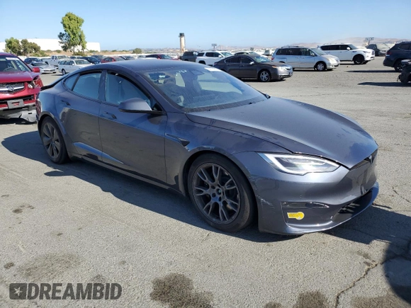 2022 Tesla Model S z VIN 5YJSA1E53NF462884, wystawiony jako Copart lot #62701915 z przebiegiem Nie podano mil oraz Szkoda całkowita • Salvage title. Historia ofert i sprzedaży dostępna na DreamBid. Obrazek 4.