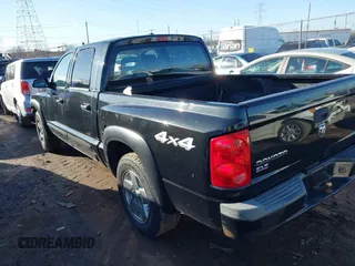 2006 Dodge Dakota SLT z VIN 1D7HW48K66S632826, wystawiony jako IAAI lot #41635407 z przebiegiem 208 046 mil mil oraz . Historia ofert i sprzedaży dostępna na DreamBid. Obrazek 3.