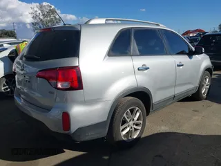 2014 Kia Sorento LX with VIN 5XYKT3A65EG434405, listed as a IAAI auction lot 41755440 with 154,019 mi miles. Bid and sale history available at carsss.com. Image 4.