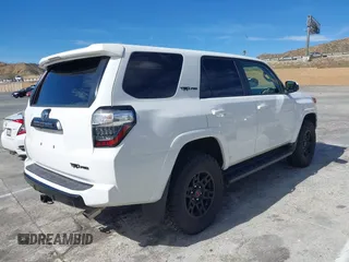 2018 Toyota 4Runner SR5 with VIN JTEBU5JRXJ5484802, listed as a IAAI auction lot 41609448 with 71,085 mi miles and . Bid and sale history available at DreamBid. Image 4.