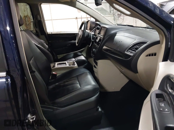 2016 Chrysler Town & Country Touring with VIN 2C4RC1BG8GR194307, listed as a IAAI auction lot 41515423 with 84,930 mi miles. Bid and sale history available at carsss.com. Image 5.