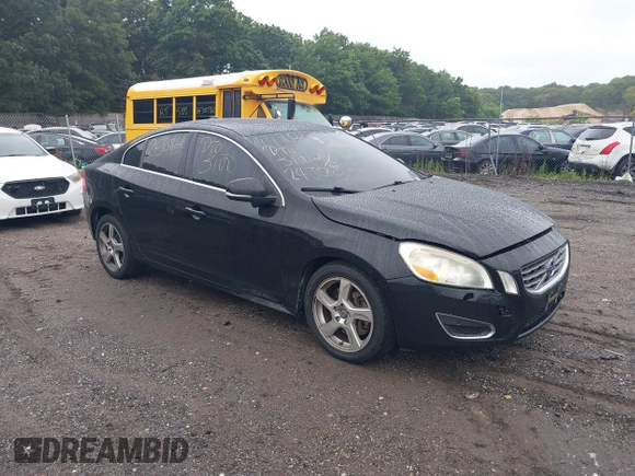 2013 Volvo S60 T5 Premier with VIN YV1612FS5D1223690, listed as a IAAI auction lot 40065547 with 999,999 mi miles. Bid and sale history available at carsss.com. Image 1.