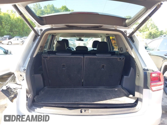 2019 Volkswagen Atlas SE with VIN 1V2UR2CA2KC557449, listed as a IAAI auction lot 42281302 with 106,739 mi miles and . Bid and sale history available at DreamBid. Image 18.