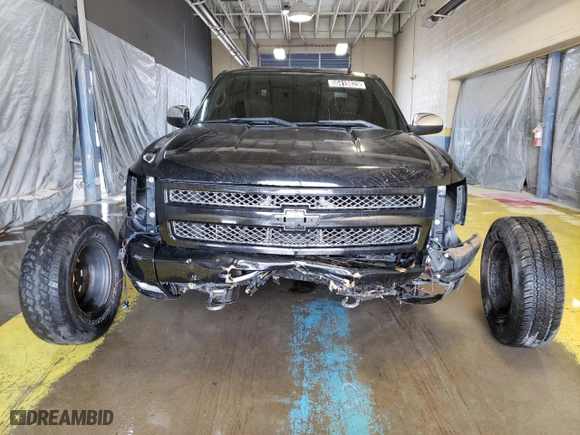 2009 Chevrolet Silverado 1500 LTZ with VIN 3GCEK33M49G226924, listed as a Copart auction lot 50419825 with 196,549 mi miles and Clean Title. Bid and sale history available at carsss.com. Image 5.