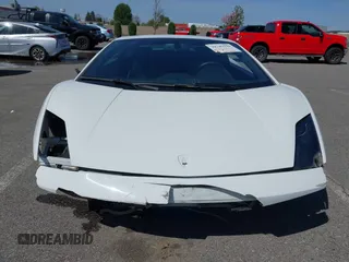 2009 Lamborghini Gallardo z VIN ZHWGU54T59LA07777, wystawiony jako IAAI lot #39749159 z przebiegiem 8730 mil mil oraz . Historia ofert i sprzedaży dostępna na DreamBid. Obrazek 13.