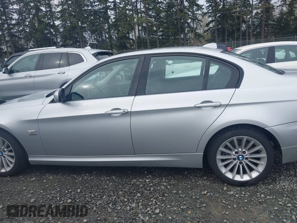 2011 BMW 3 Series 328i xDrive z VIN WBAPK5G50BNN26400, wystawiony jako IAAI lot #41885509 z przebiegiem 190 962 mil mil oraz . Historia ofert i sprzedaży dostępna na DreamBid. Obrazek 14.
