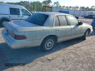 1997 Mercury Grand Marquis GS z VIN 2MELM74W6VX625065, wystawiony jako IAAI lot #42055672 z przebiegiem 125 494 mil mil oraz . Historia ofert i sprzedaży dostępna na DreamBid. Obrazek 4.