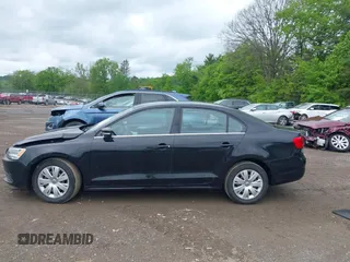 2013 Volkswagen Jetta SE with VIN 3VWDP7AJ6DM353839, listed as a IAAI auction lot 42237690 with 77,399 mi miles and . Bid and sale history available at DreamBid. Image 14.